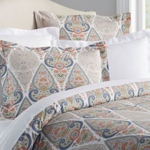 Pottery Barn Gisela Paisley Queen Duvet cover.